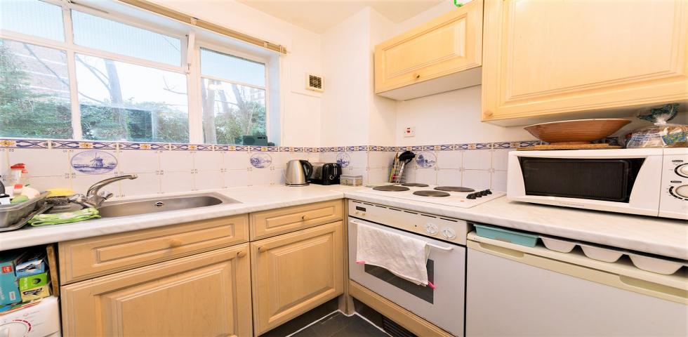 Modern and Central Apartment Wymering Road, Maida Vale